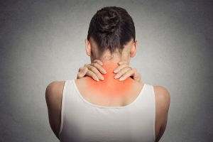 3 Gerakan Sederhana Atasi Nyeri Leher Akibat Gadget