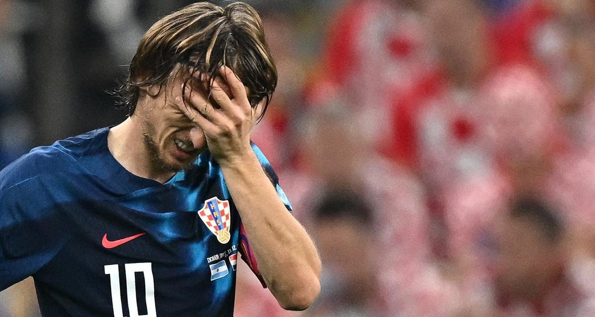 Luka Modric Raih Standing Ovation Dari Suporter Lawan