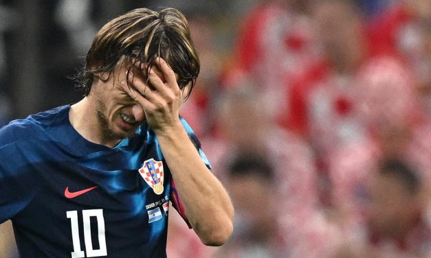 Luka Modric Raih Standing Ovation Dari Suporter Lawan