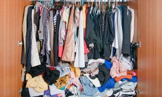Solusi Cerdas Lemari Penuh Sesak Tanpa Harus Berhenti Belanja