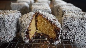 Lamington Australia: Kue Spons Cokelat Kelapa Teman Teatime