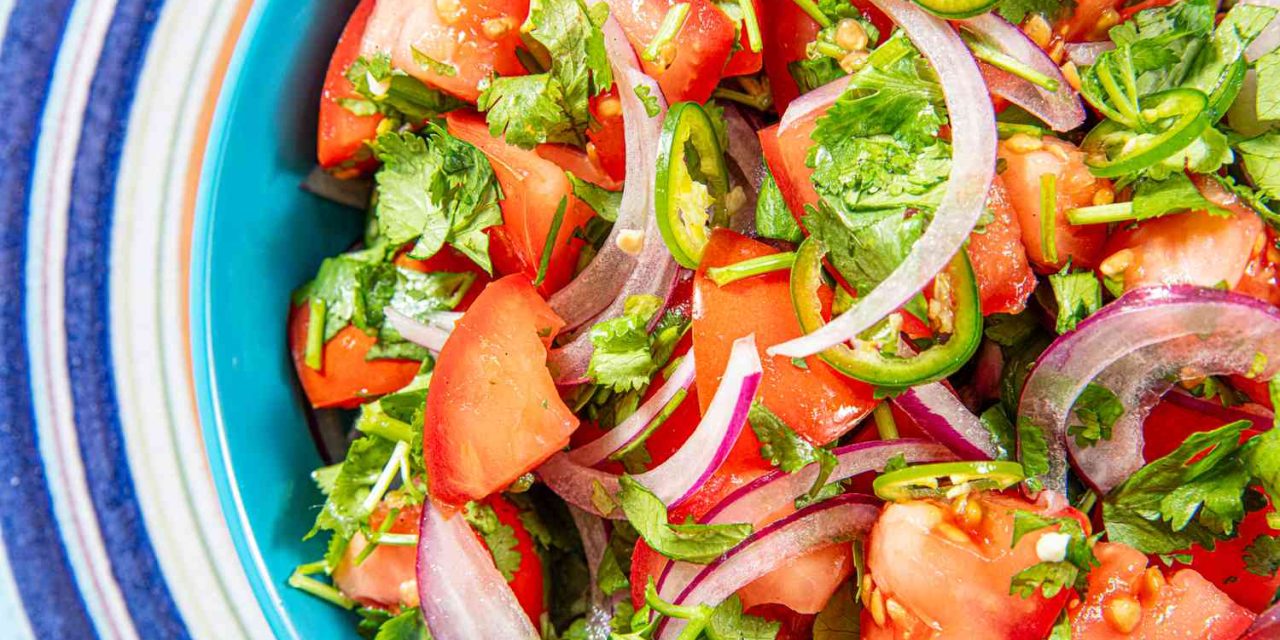 Segarnya Kachumbari Kenya, Salad Tomat Dan Bawang Merah