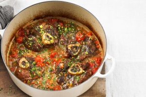 Ossobuco Alla Milanese: Sengkel Sapi Masak Lambat Khas Milan