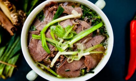 Pho Ga Hanoi: Mi Beras Kaldu Ayam Bening Khas Vietnam