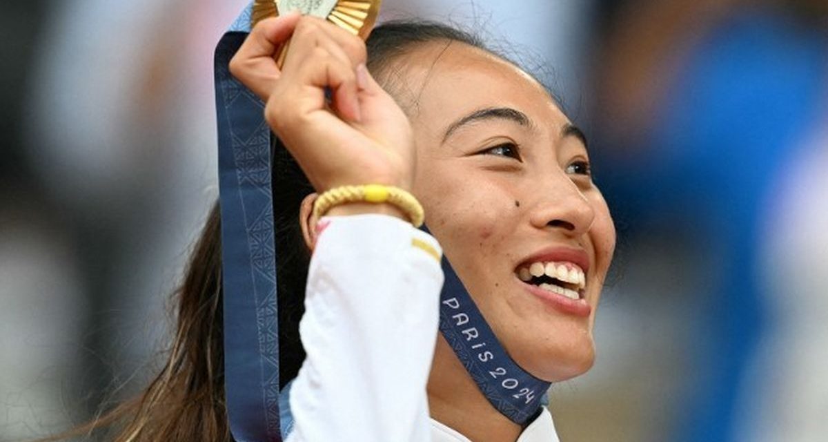 Zheng Qinwen Ukir Sejarah Sabet Medali Emas Tenis Tunggal Putri