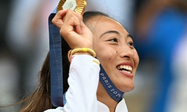 Zheng Qinwen Ukir Sejarah Sabet Medali Emas Tenis Tunggal Putri