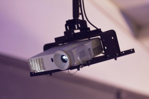 Proyektor Short-Throw Generasi Baru Mulai Geser TV Layar Lebar