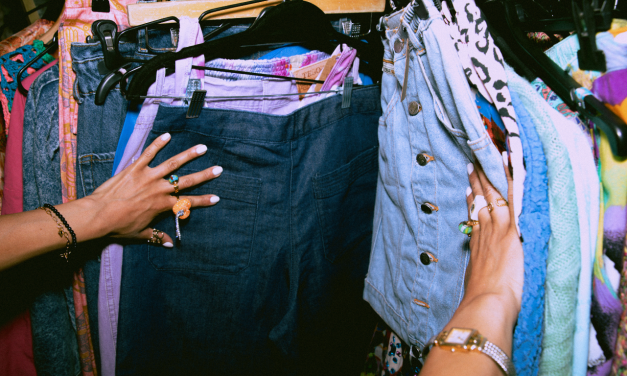 Tren Thrifting Skena 90-an Makin Digandrungi Gen Z