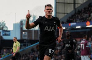 Micky Van De Ven Ditunjuk Jadi Kapten Baru Tottenham Hotspur