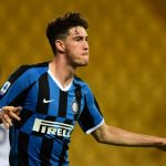 Bek Alessandro Bastoni Kawal Lini Belakang Inter Hingga Akhir