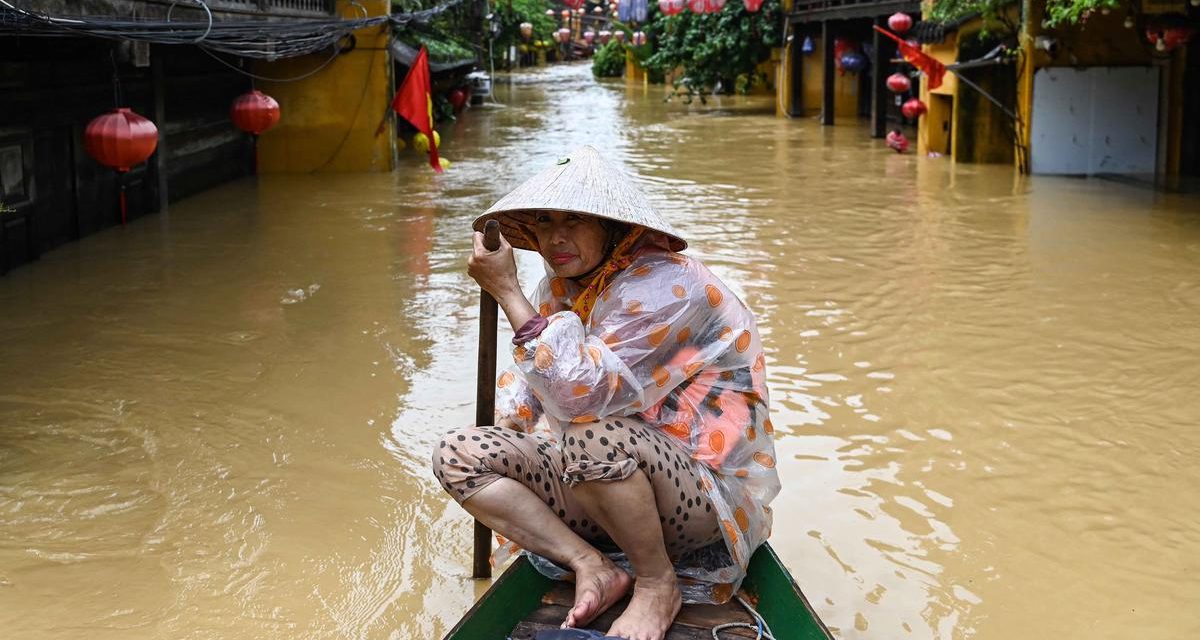 Tim SAR Gabungan Selamatkan Warga Pegunungan Vietnam