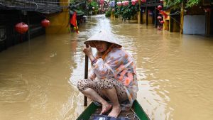 Tim SAR Gabungan Selamatkan Warga Pegunungan Vietnam